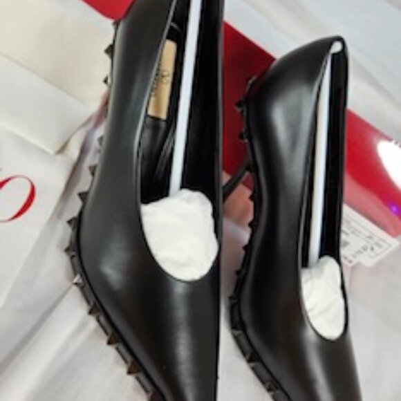 Valentino Garavani Women's Pointed Toe Rockstud Pumps - Picture 7 of 13